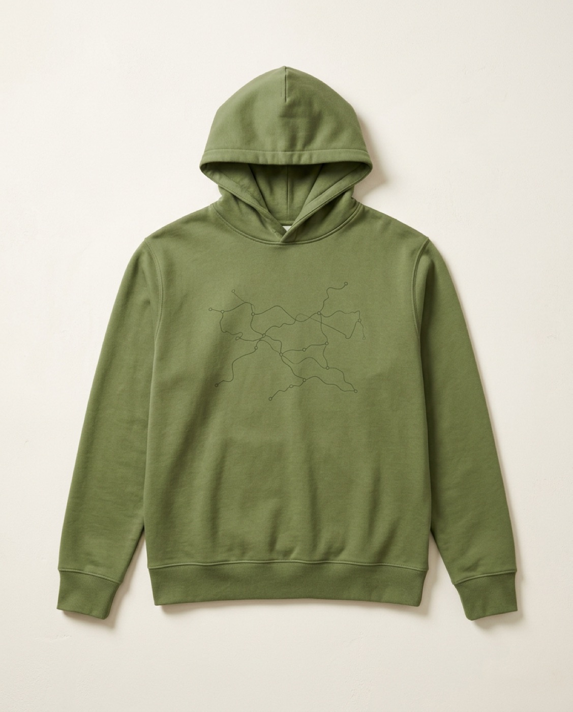 Sudadera verde con trazo de ruta tonal en el pecho